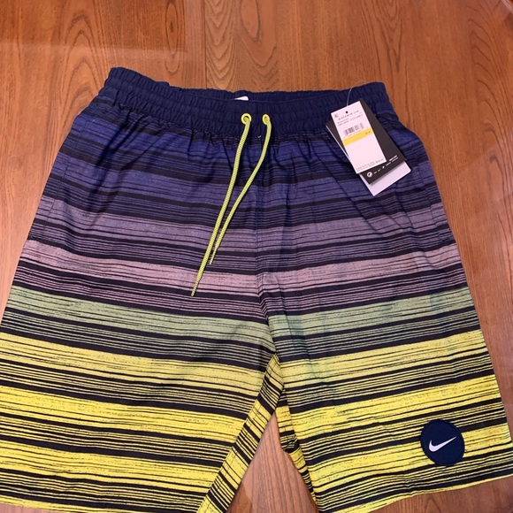 NWT Men’s Nike Bathing Suit SIZE MEDIUM - Picture 3 of 10